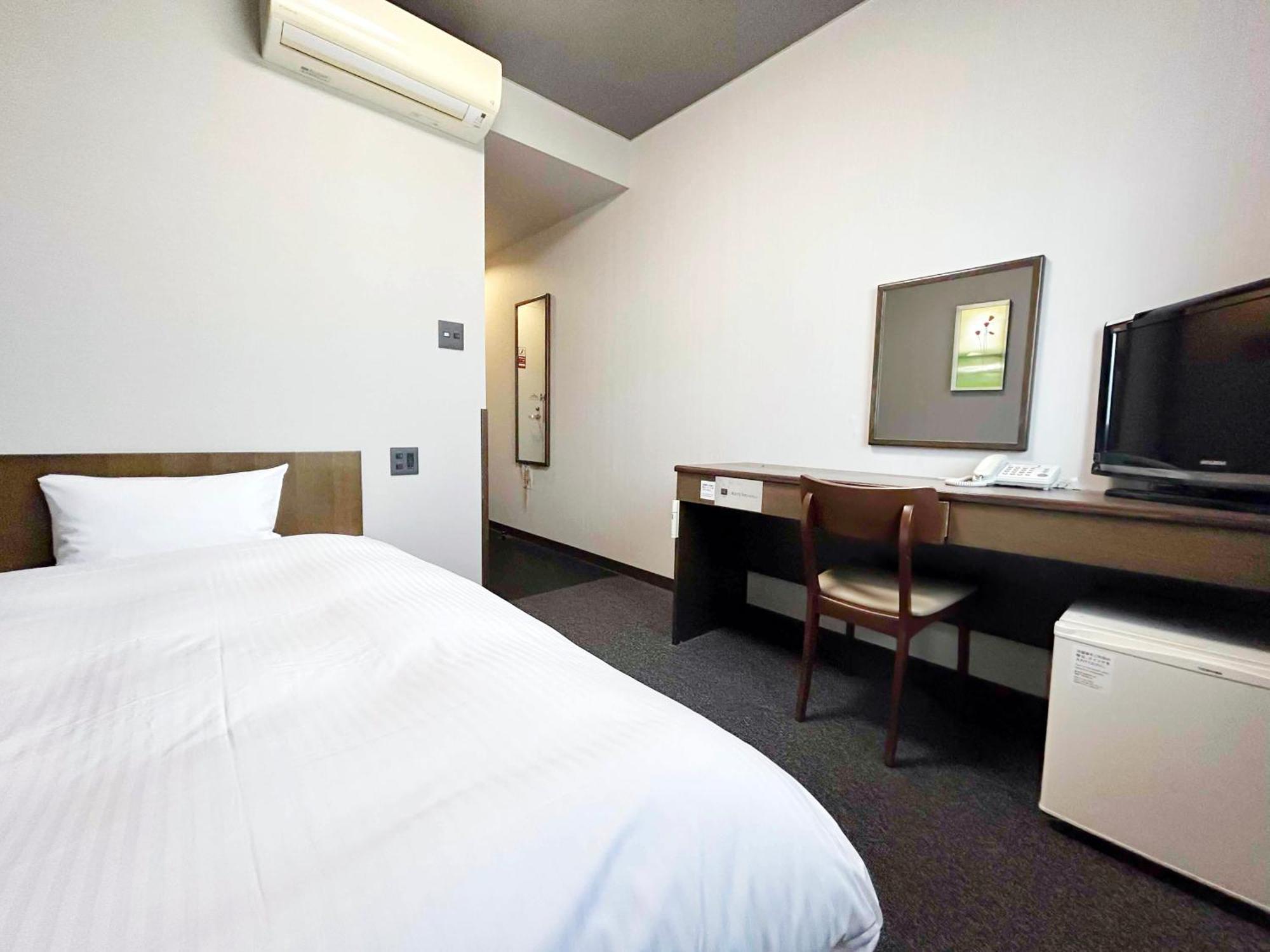 Hotel Route-Inn Kakamigahara Екстериор снимка